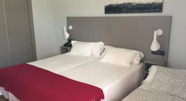 Трёхместный номер Standard Hotel Valjunco