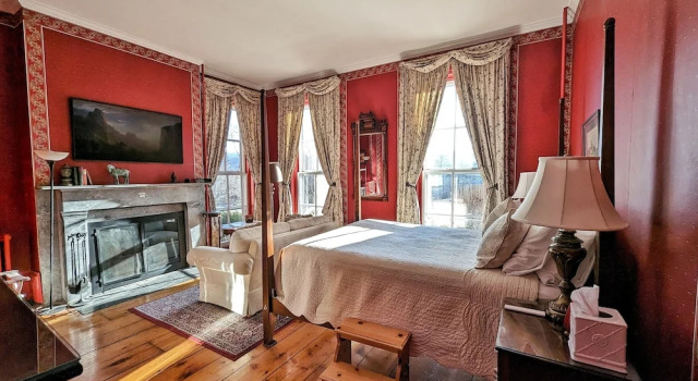 Номер Luxury Cromwell Manor Inn