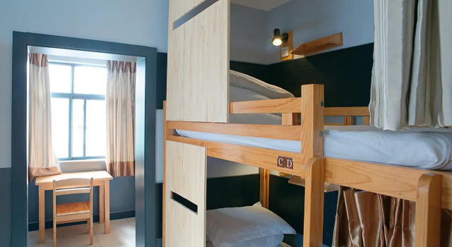 Кровать в общем номере (мужской номер) Upland International Youth Hostel