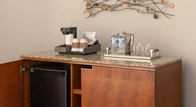 Четырёхместный номер Standard с видом на бассейн The Westin Rancho Mirage Golf Resort & Spa