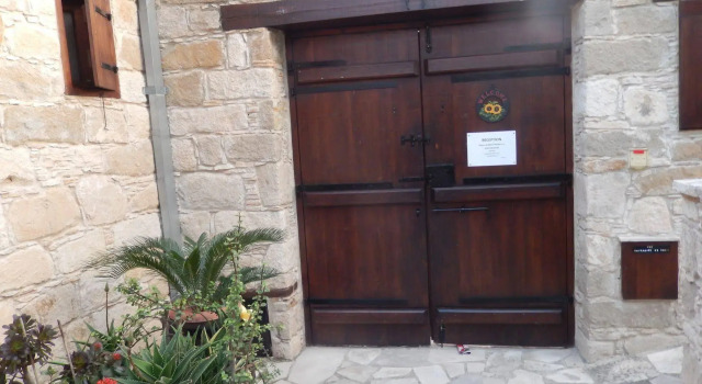Nikis House