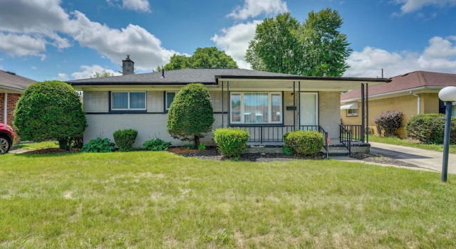 Westland Home with Yard about 20 Mi to Downtown Detroit, Buchen Sie Ferienhaus Westland Michigan