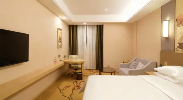 Люкс Comfort Vienna International Hotel (Guangzhou South Railway Station Sanshan)