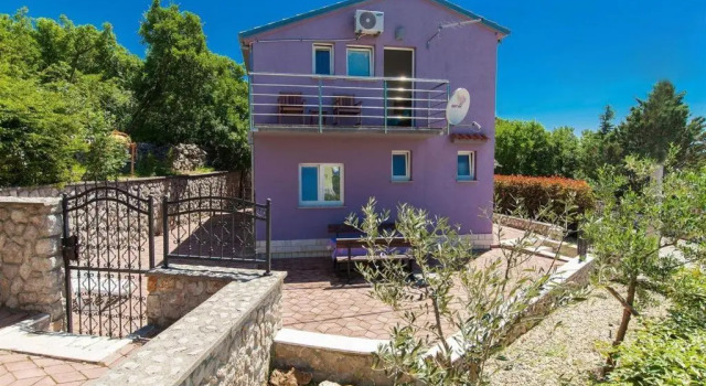Коттедж с 3 комнатами Apartments Loncar