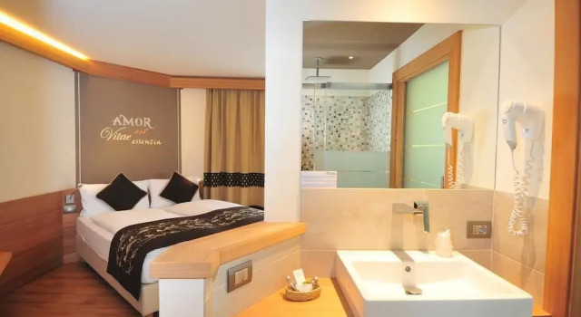 Четырёхместный номер Standard с балконом Hotel Bondi