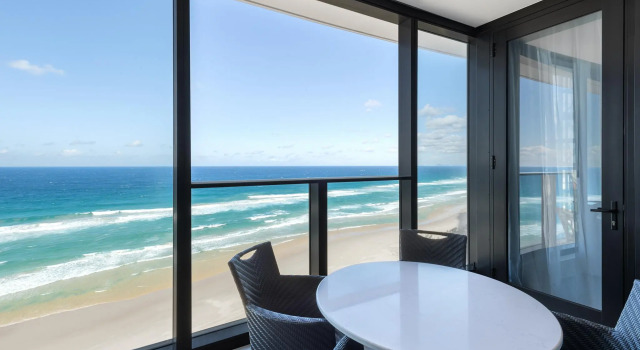 Люкс с 2 комнатами Meriton Suites Surfers Paradise