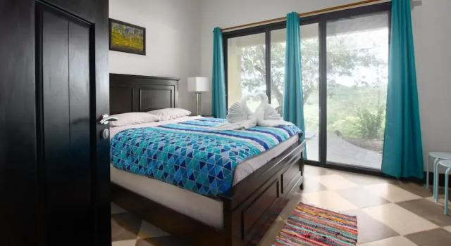 Nostalgic Retro Home on Luxurious Lot with a Private Infinity Pool and Ocean Views