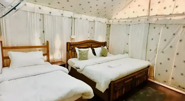 Номер Luxury Hollywood Camps and Restaurant Bir