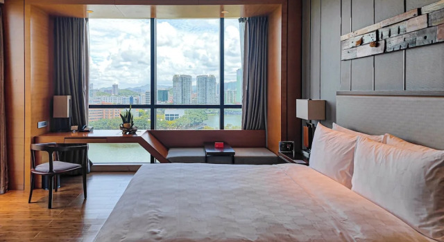 Двухместный номер Standard с видом на озеро HUALUXE Hotels & Resorts Yangjiang City Center by IHG
