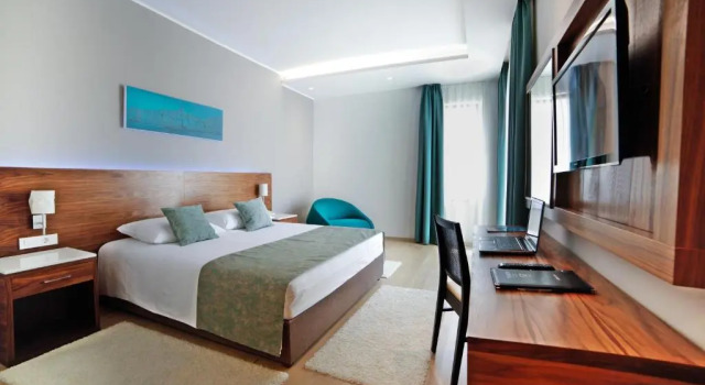 Двухместный номер Comfort с балконом и с видом на сад Hotel Korsal