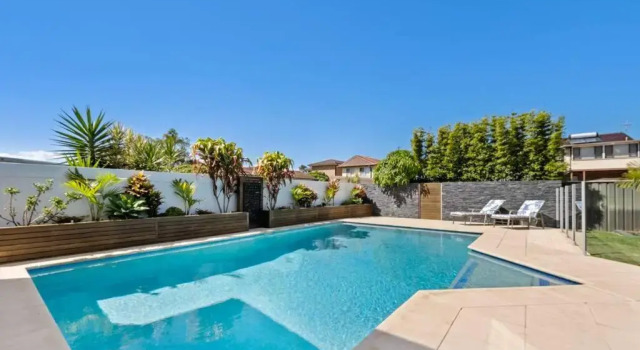 Sea Spray- Private Pool, Beach, Table Tennis, Забронировать Отель Зе-Энтранс Central Coast, рядом с Площадка для кормления пеликанов