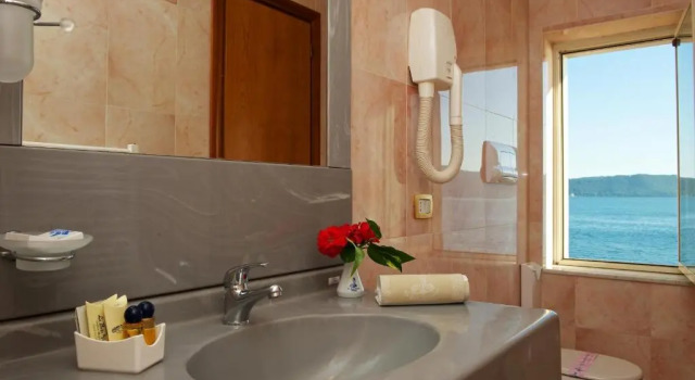 Трёхместный номер Standard с видом на озеро Hotel La Bella Venere