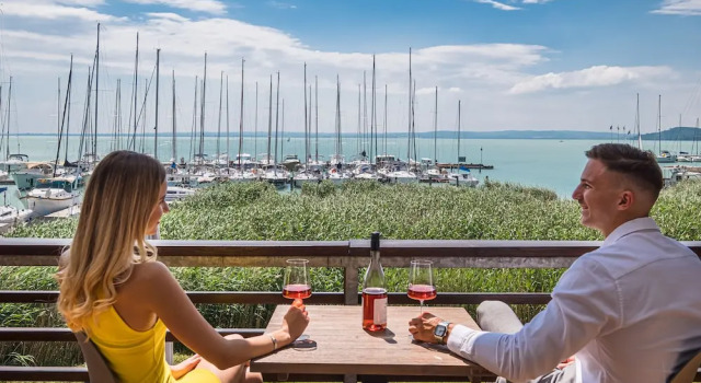 Двухместный номер Premium с балконом и с видом на озеро Hotel Golden Lake Resort