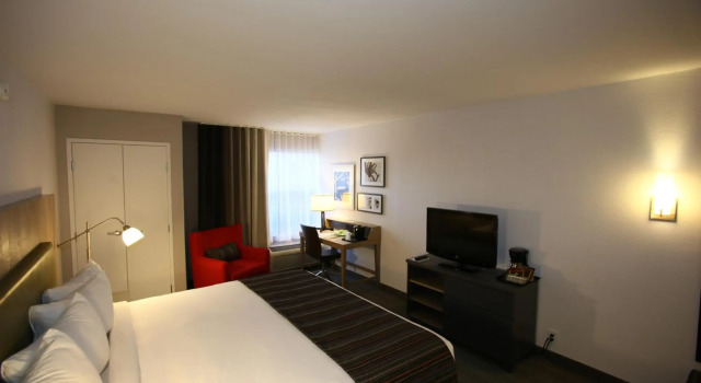 GreenTree Inn & Suites Phoenix Sky Harbor, Забронировать Отель  