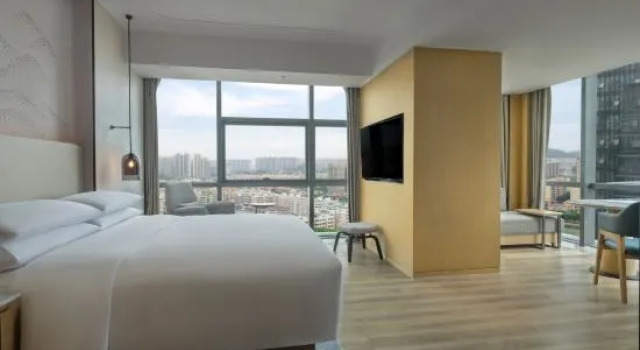 Люкс Deluxe Courtyard by Marriott Foshan Gaoming