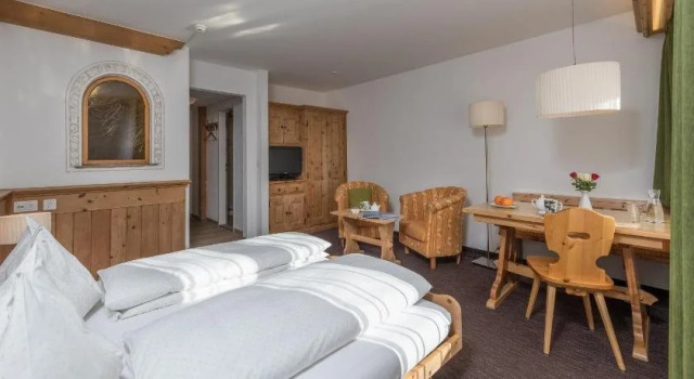 Hotel Seraina, Book Hotel Hoteller i Bregaglia Valley med parkering, Parkering