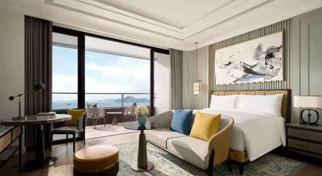 Двухместный номер Standard с балконом и с видом на залив InterContinental Halong Bay Resort by IHG