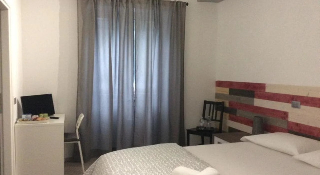 WhatsHouse Roma, Book Hotel Hotels in Ostiense with Parking, Parking