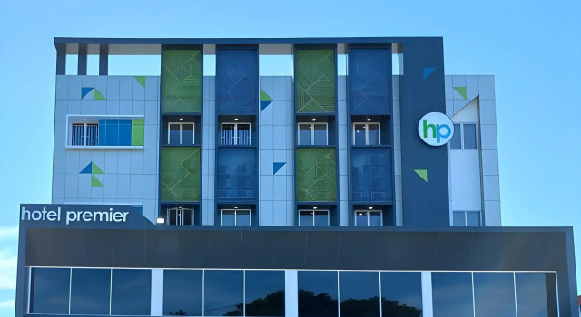 Hotel Premier Makassar, Book Hotel Hotels in Sulawesi with Parking, Parking