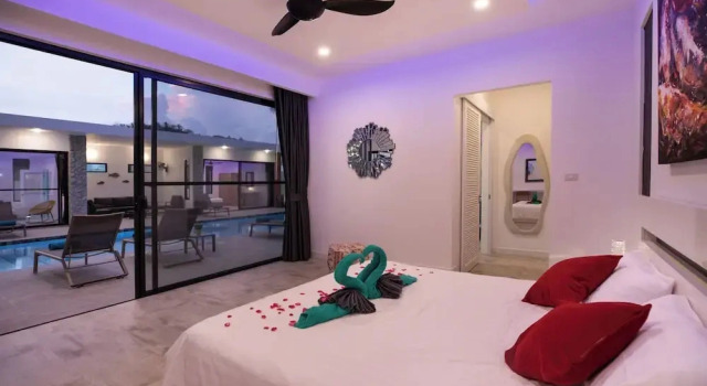Modern 5 Bedrooms Pool Villa Curtis