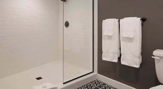 Четырёхместный номер Deluxe с видом на бассейн V Capri Palm Springs, a Dolce by Wyndham