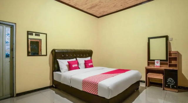 OYO 3483 Borobudur Cottage, Book Feriehus Hoteller i Kembanglimus med parkering, Parkering