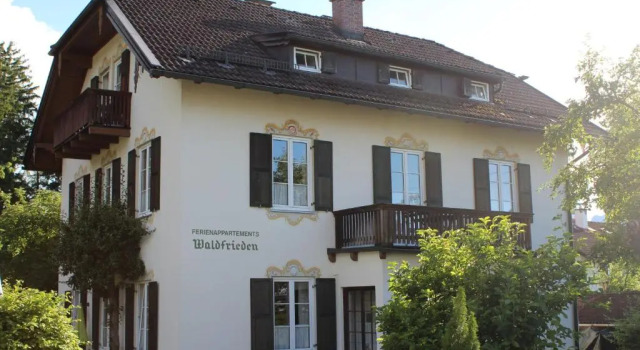 Villa Waldfrieden - Ferienwohnungen und -Haus