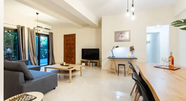 Escape to Kalamata s Old City Your Urban Oasis, Забронировать Апартаменты/квартира Апартаменты периферийной единицы Мессения, Апартаменты/квартира