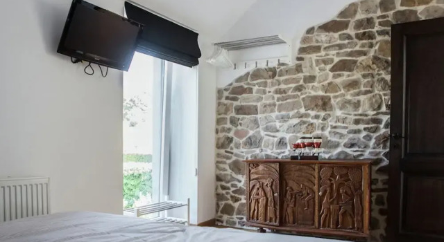 Well Kept House with Fireplace near Forest, Забронировать Дом для отпуска Эрезе 