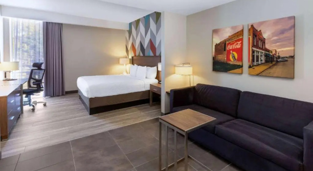 Люкс La Quinta Inn & Suites by Wyndham Tulsa Downtown - Route 66