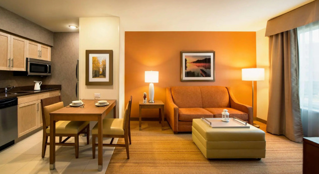 Двухместный люкс c 1 комнатой Homewood Suites by Hilton Winnipeg Airport - Polo Park