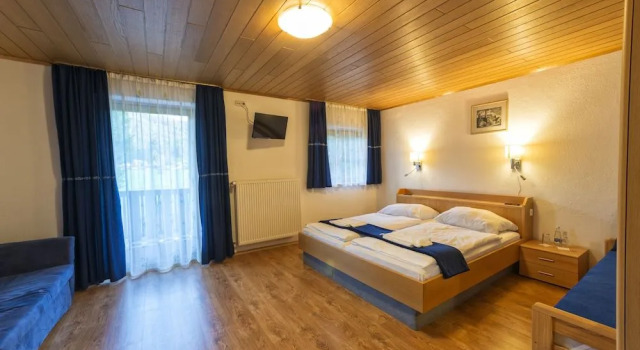 Hotel-Gasthof Sonnenbichl, Varaa Hotelli Hotellit Chiemgau pysäköinnillä, Pysäköinti