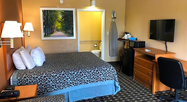 Номер Standard Days Inn by Wyndham Columbus