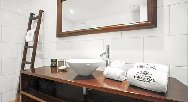 Четырёхместный номер Standard с балконом и с видом на море Langley Resort Fort Royal