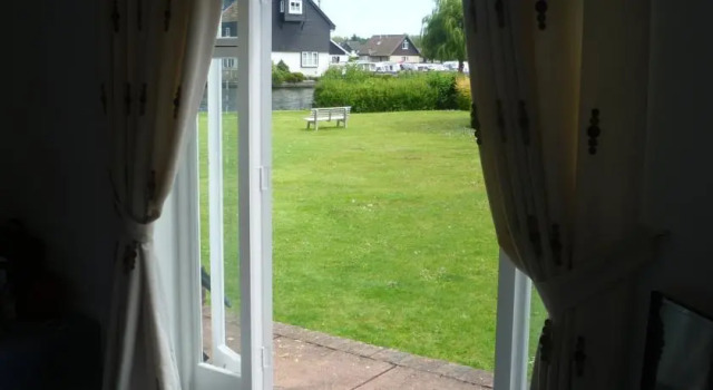 Wroxham Peninsula Cottage, Varaa Lomakoti Mökit kohteessa Merseyside, Mökki
