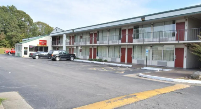 Regency Inn - Oxford, Забронировать Отель Оксфорд Северная Каролина