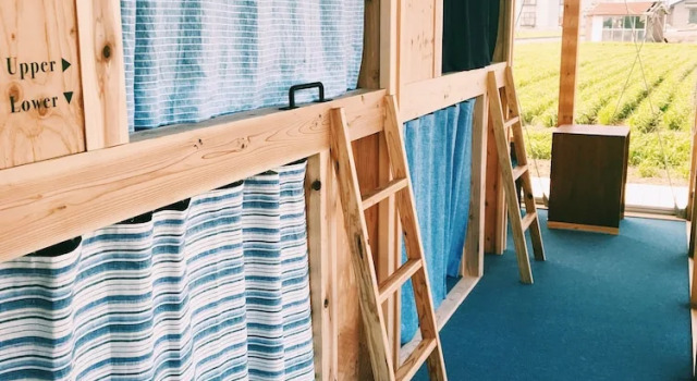 Кровать в общем номере COCORETO The Guesthouse Daikon Island