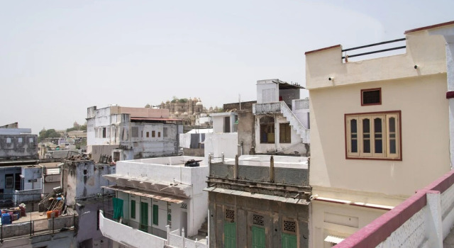 OYO 13379 Home Heritage Stay Lake Pichola, Забронировать Отель Отели штата Раджастхана с парковкой, Парковка