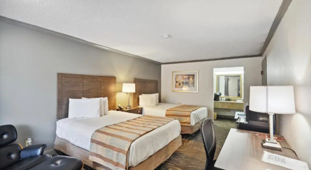 Четырёхместный номер Standard с видом на бассейн The Guest Lodge Gainesville