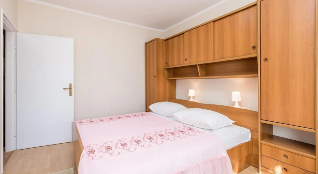 Stunning Apartment in Supetarska Draga With Sauna, Wifi and 2 Bedrooms