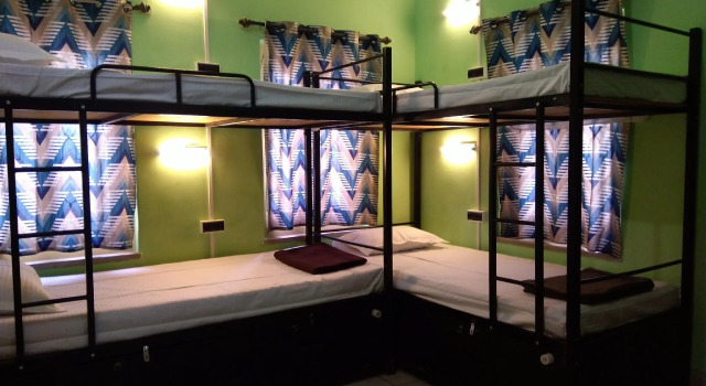 Кровать в общем номере Bubble Beds