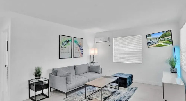 Апартаменты c 1 комнатой Modern Hallandale Apt w/ Backyard Near Beach