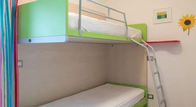 Коттедж с балконом Elegant Holiday Home in Lazise with Swimming Pool near Lake