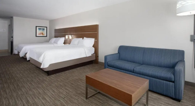 Четырёхместный номер Standard Holiday Inn Express & Suites Tucson by IHG