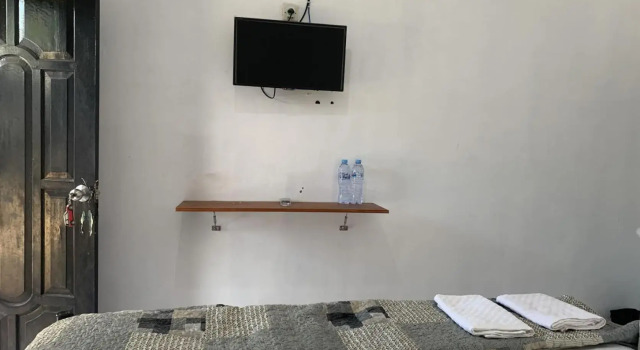 Recharge Cafe & Garasi Homestay