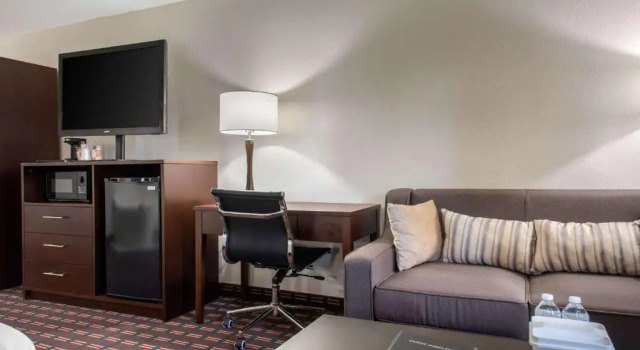 Lexington Inn and Suites, Забронировать Отель Отели Нью-Праг с бассейном, Бассейн