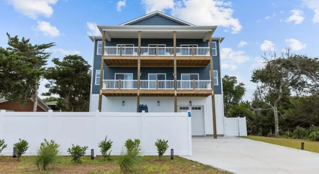 Never Lost 4 Bedroom Home by RedAwning, Забронировать Дом для отпуска Эмералд-Айл Северная Каролина