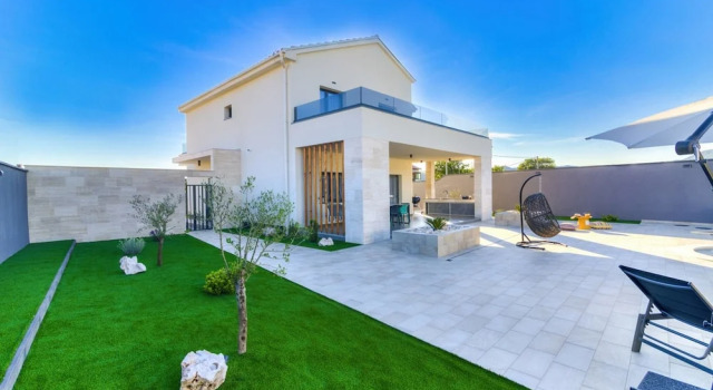 Villa ONE by aneo travel, Забронировать Вилла Отели Приморско-Горанской жупания 4 звезды, 4*