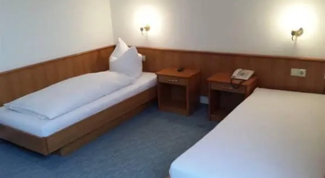 Hotel am Exerzierplatz, Забронировать Отель Отели Мангейма с парковкой, Парковка