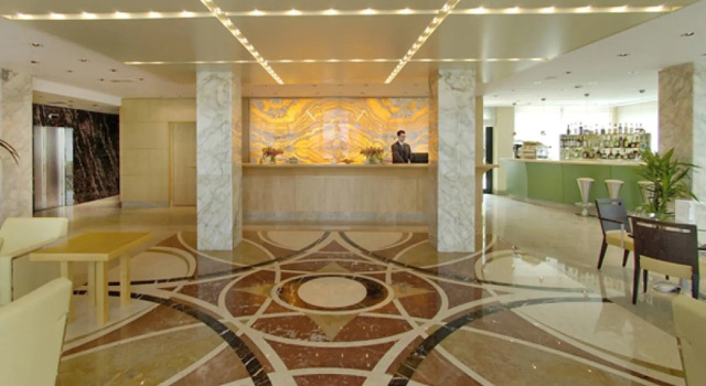 Hotel Tiffany, Забронировать Отель Отели Треццано-суль-Навильо с парковкой, Парковка